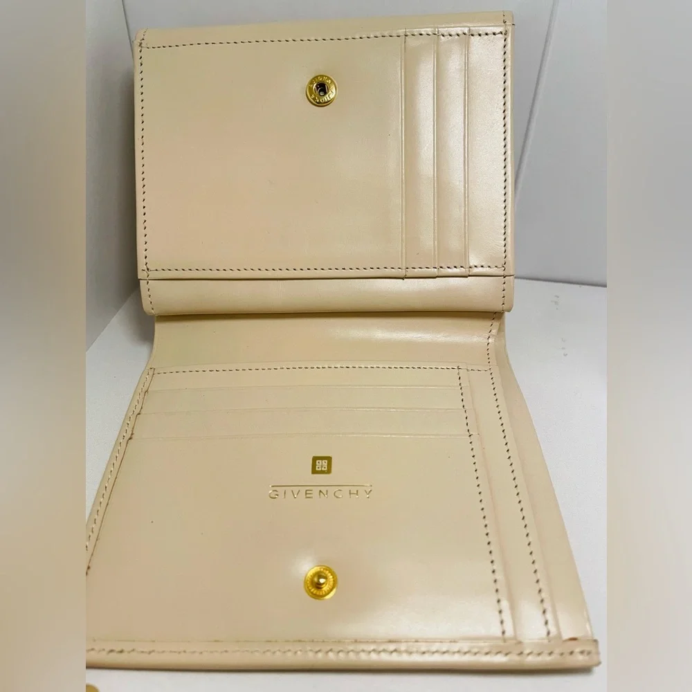 Authentic Givenchy, leather wallet
Project wallet - Picture 2 of 10
